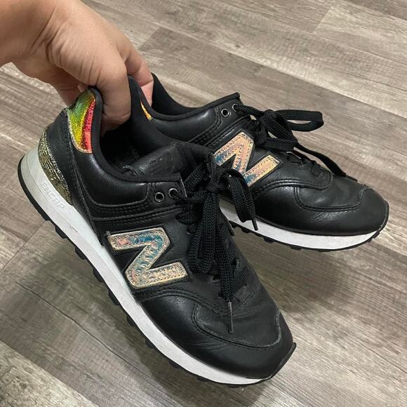 New Balance Women’s 574 WL574NRH – Black Leather w/ Iridescent Details - Picture 1 of 8